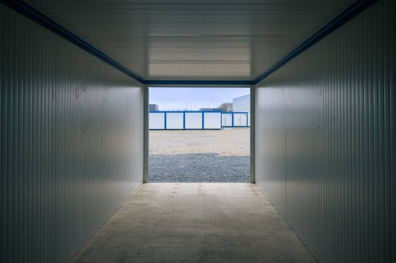 Interieur d'un grand Box en self stockage  à louer proche de Barentin