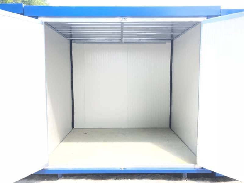 interieur d'un petit box en garde meubles 